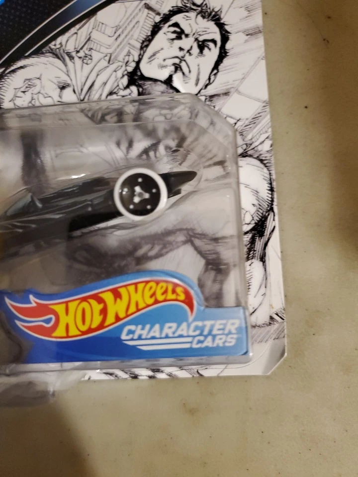 Hot Wheels DC Sketched Series Superman GT Personaje Coche 2/5 Mattel Nuevo Foto 3 de 4