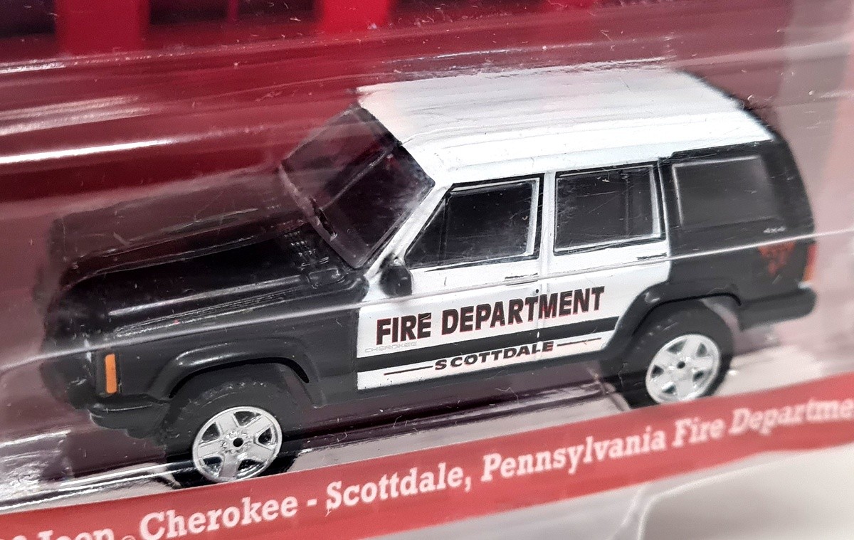 Greenlight 1/64 Jeep Cherokee 2000 Scottdale Fire Dept Diecast Model Car