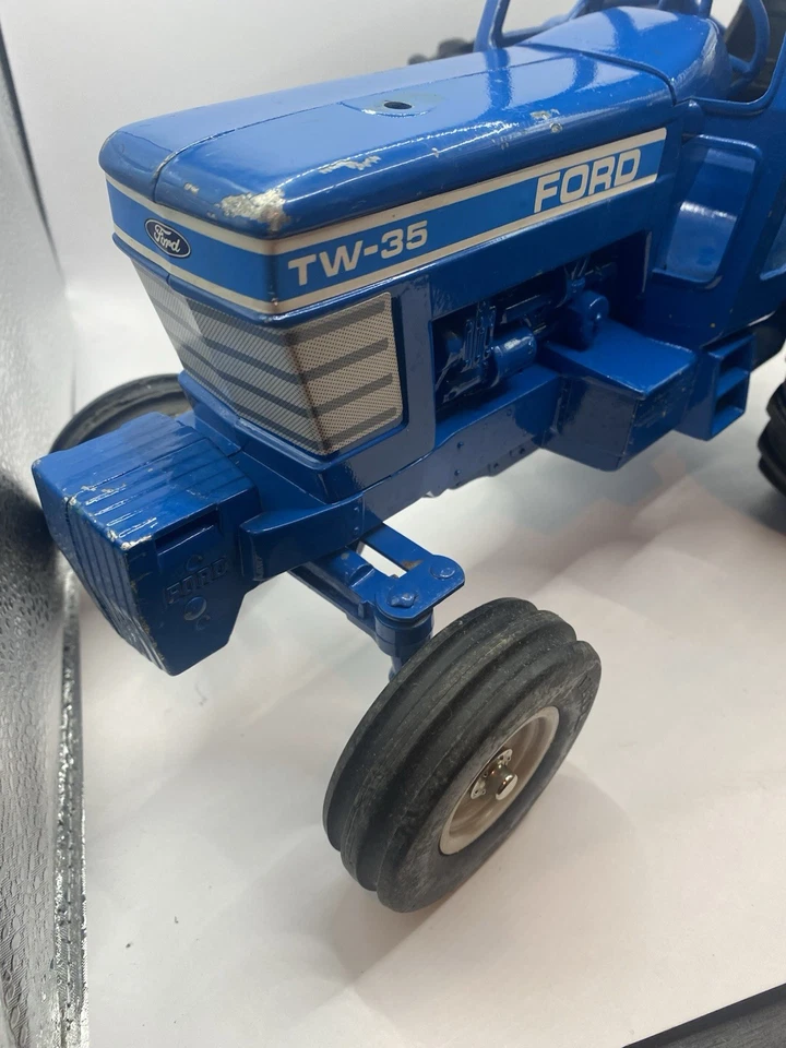 Ertl Ford TW-35 Tractor 1/12 Diecast Toy Large! Blue With Duals - Image 2 of 4