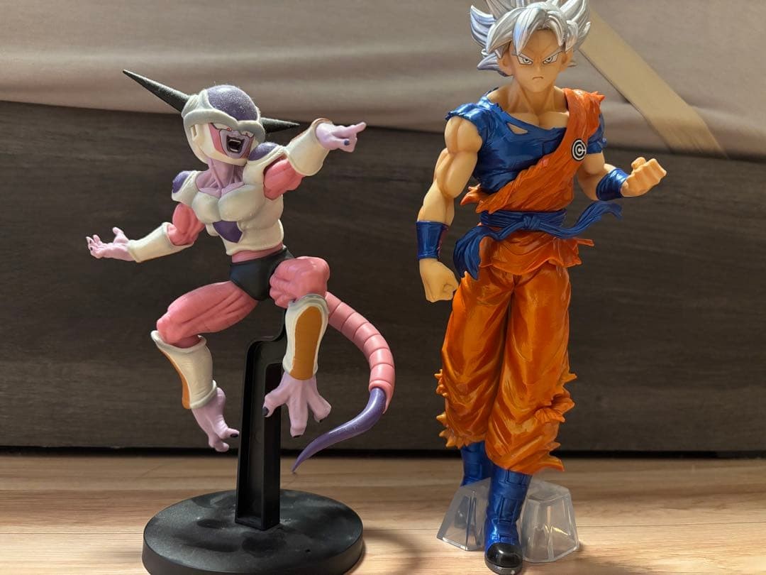 Juego de figuras Dragon Ball Freezer Final Form y Goku Ultra Instinct Collect...