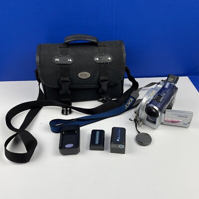 Sony HandyCam DCR-DVD200 Mega Pixel Digital Video Camera *For Parts or Repair*