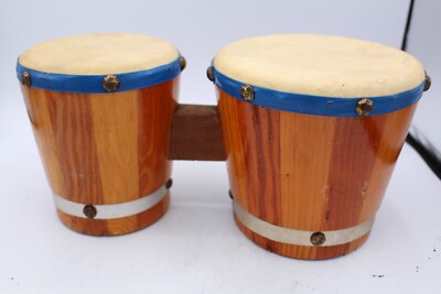 Batteur Jouant Sur Les Tambours De Bongo En Bois, Musique De Battement