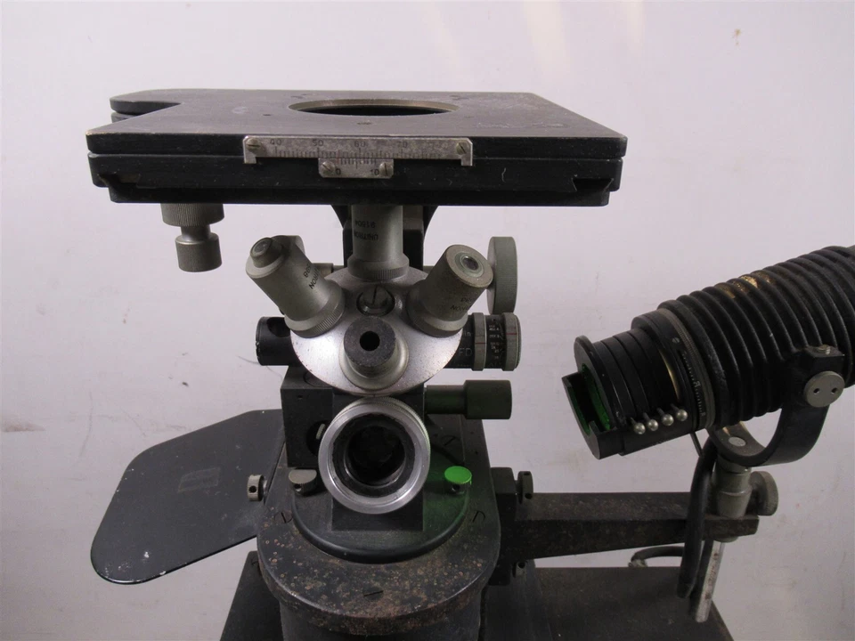 Microscopio de laboratorio metalúrgico de tungsteno y xenón Unitron serie N 54925 de colección  Foto 3 de 4