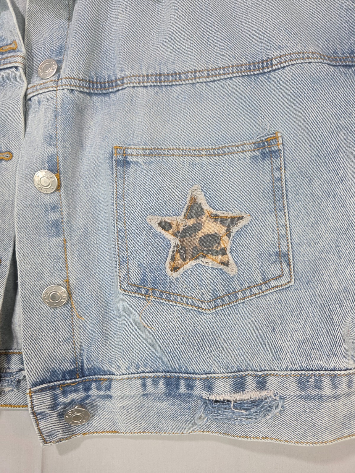 POL Star Patch Distressed Denim Jacket Cropped Bo… - image 2