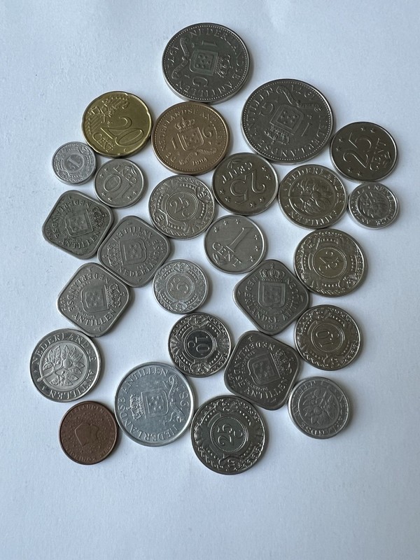 Mixed Lot Of 26 Coins Netherlands Dutch Nederlandse Antillen Euro Circulated