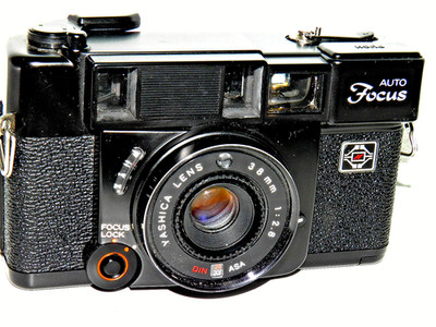 YASHICA AUTO FOCUS LENS 38 mm 2,8 TESTED WITH FILM VERY NICE CAMERA FIRST CLASS!