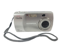 Olympus CAMEDIA D-540 3.2MP Digital Camera w/ 3x Optical Zoom & 128MB Card