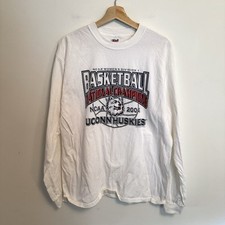 VTG UConn Huskies Women  s 2004 Basketball National Champions Long Sleeve Tee   L