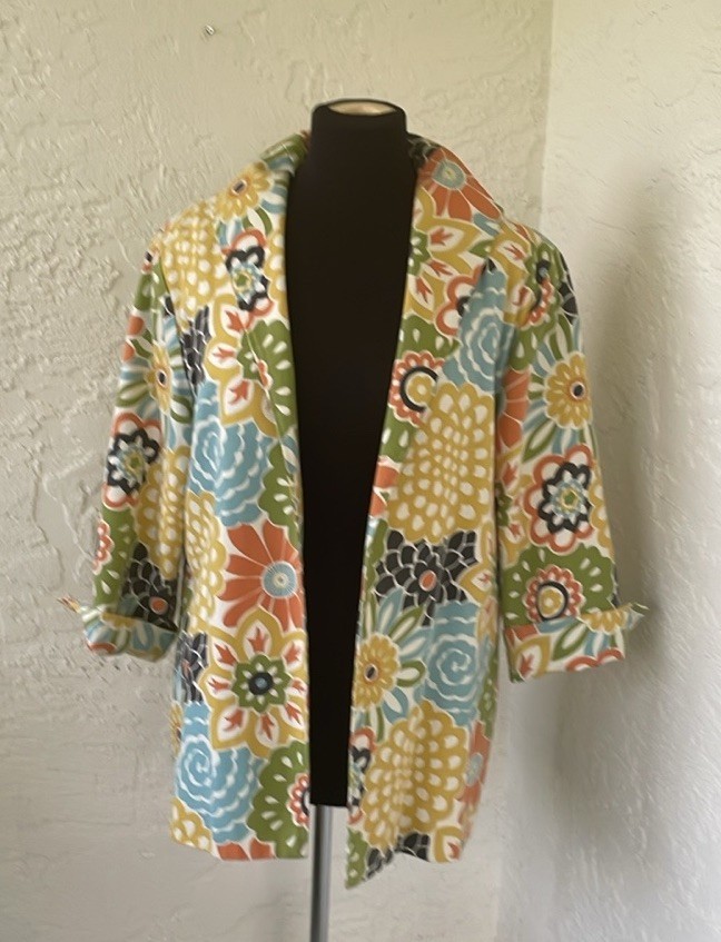 Giacca grande vintage dipinta pony vibrante floreale.