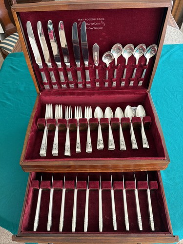 Community 90-Pc Silverplate Flatware Set w/ 1847 Rogers Bros. Wood Chest