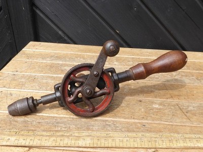Vintage Handbohrmaschine - unklare Herstellermarke .Speichenantriebsrad. Holzgriff