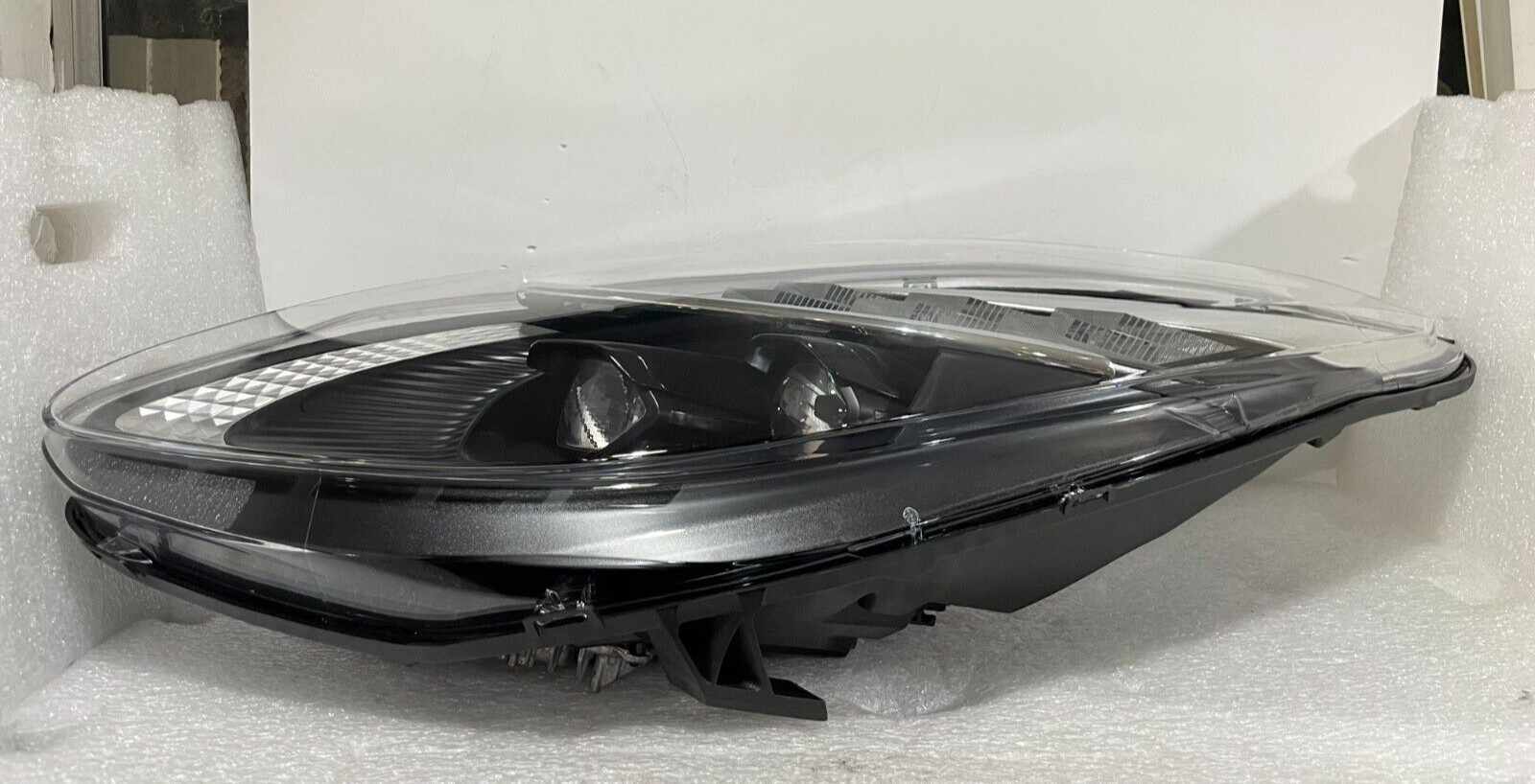 2024 2025 ASTON MARTIN DB12 LEFT SIDE DRIVER SIDE LED COMPLETE HEADLIGHT OEM