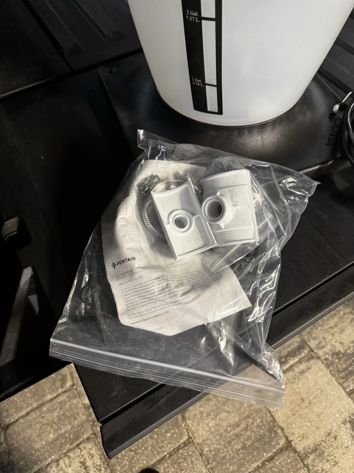 Tanque de ácido Pentair IntelliChem 522472 con bomba montada | Automatizado Pool Chem Mgmt Foto 3 de 4