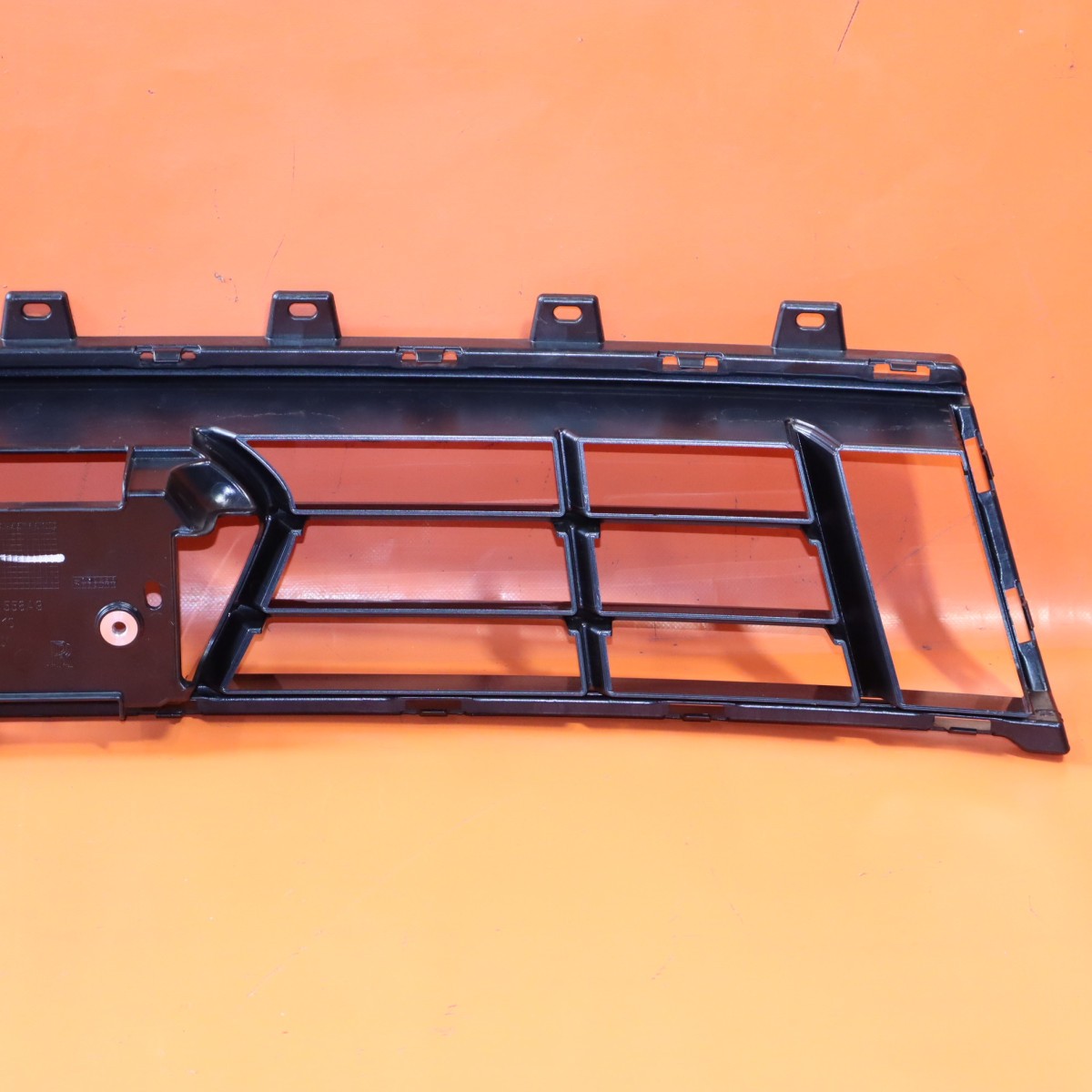 Rolls-Royce Cullinan 2025-2026 Lower Center grille