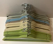 34 Flocked Felt Non-Slip Velvet Clothes Hangers Standard Size Variety Of Colors