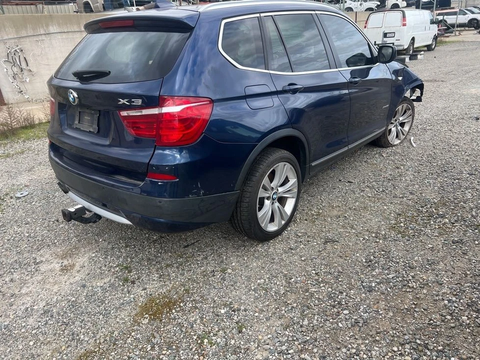 Bote de carbón de vapor de combustible BMW X3 2011 Foto 3 de 4