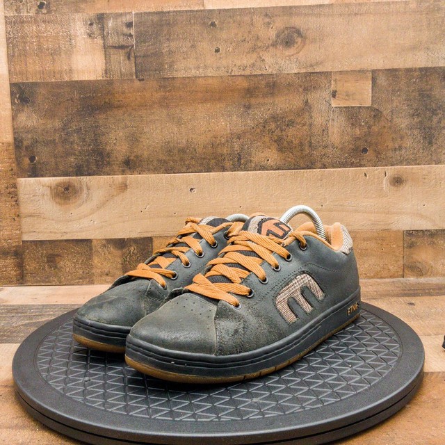 etnies leather shoes