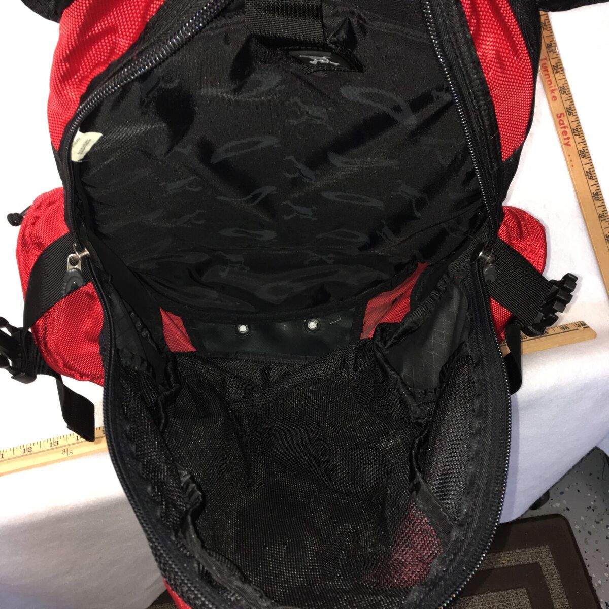 Vintage Oakley Icon Backpack Red Black Bag Nylon tactical Vintage Oakley Icon Backpack Red Black Bag Nylon tactical
