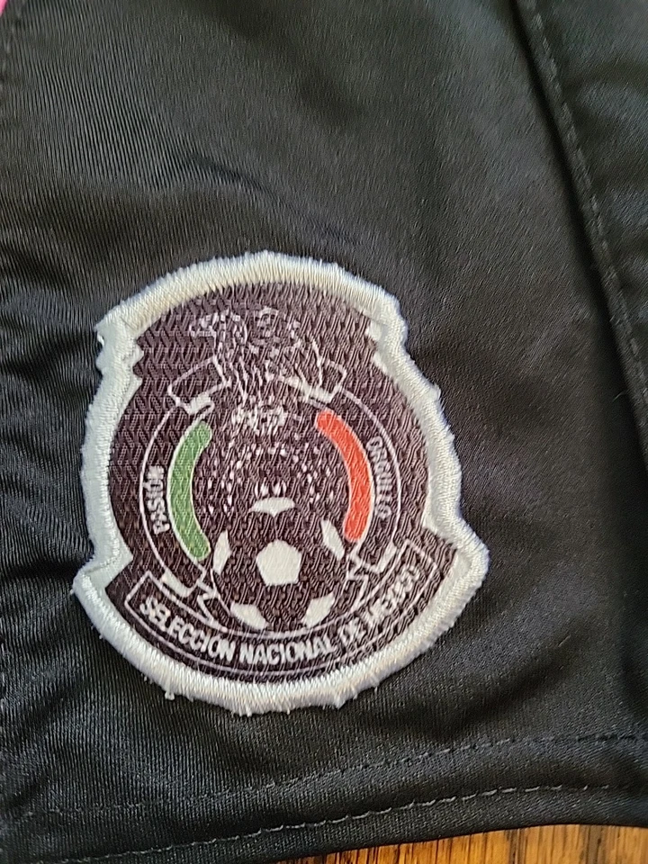 Pantalones Cortos de Fútbol México Niños Talla Mediana Juvenil Negros  Foto 2 de 4