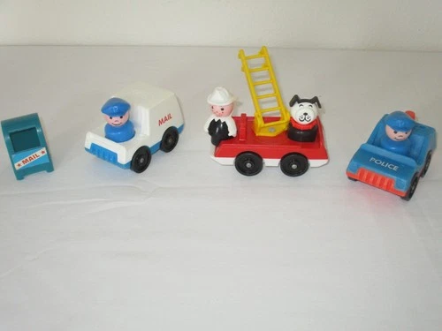VINTAGE LOT 8 FISHER PRICE LITTLE PEOPLE POLICE CAR MAIL TRUCK FIRE ENGINE W/DOG