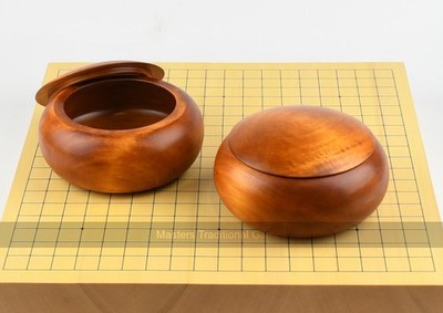 Go Schalen aus Holz - Paar, Lindenholz, rötliche Oberfläche (UNVOLLKOMMEN)