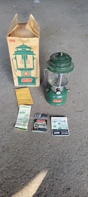 COLEMAN VINTAGE Lantern Model 220F195 Fires up runs original box cracked globe