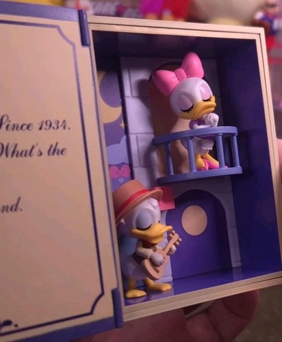 Pop Mart Disney Classic Fairy Tales Donald Duck & Daisy Duck Diorama