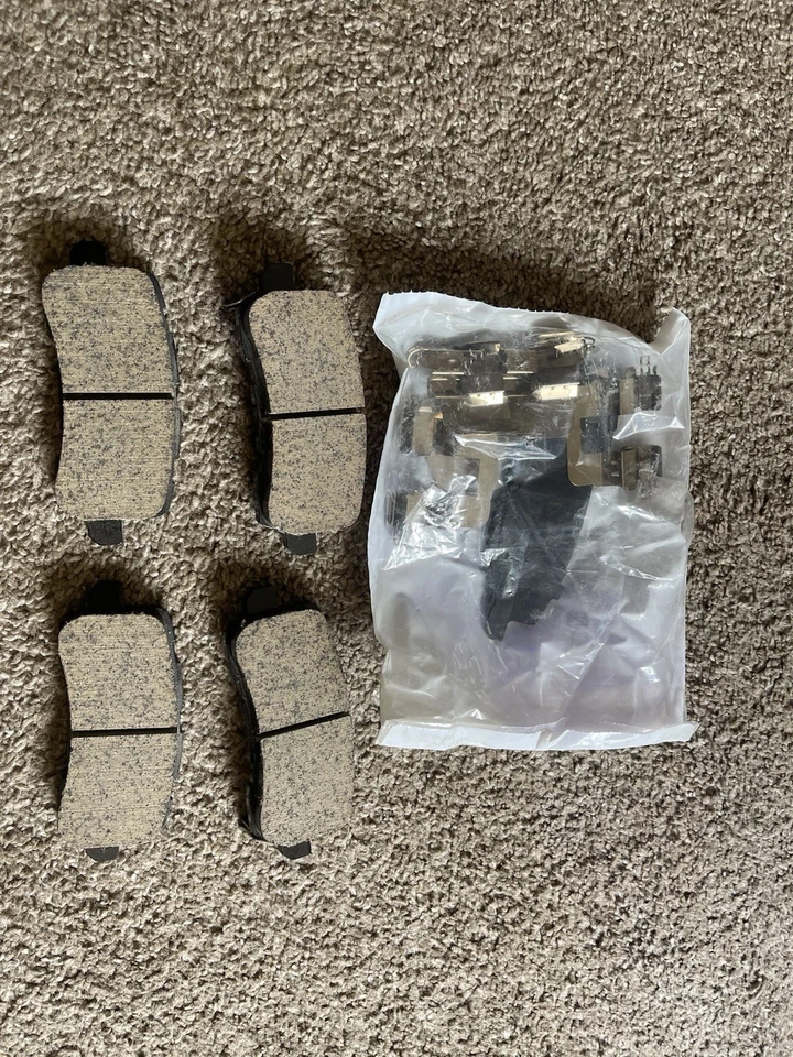 Совершенно новые керамические задние тормоза все еще в коробке для 2015 Acura TLX - Изображение 2 из 3