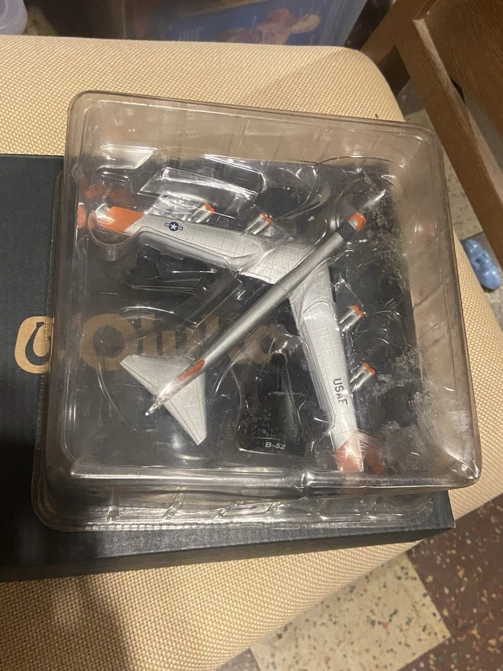 United States Air Force Cast Metal Airplane New In Package ( Measures 5 1/2in - Image 2 of 4