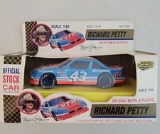 Richard Petty #43 1992 RoadChamps 1:43 Scale Diecast Replica Stock Car NASCAR