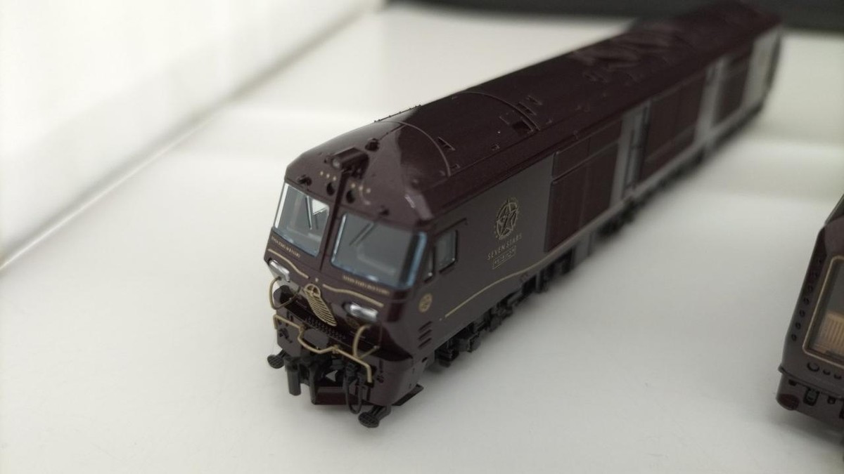 KATO 10-1519
クルーズトレイン
「ななつ星in九州」８両セット Amazon.com: Kato N-Gauge Cruise Train Nanatsuboshi in Kyushu