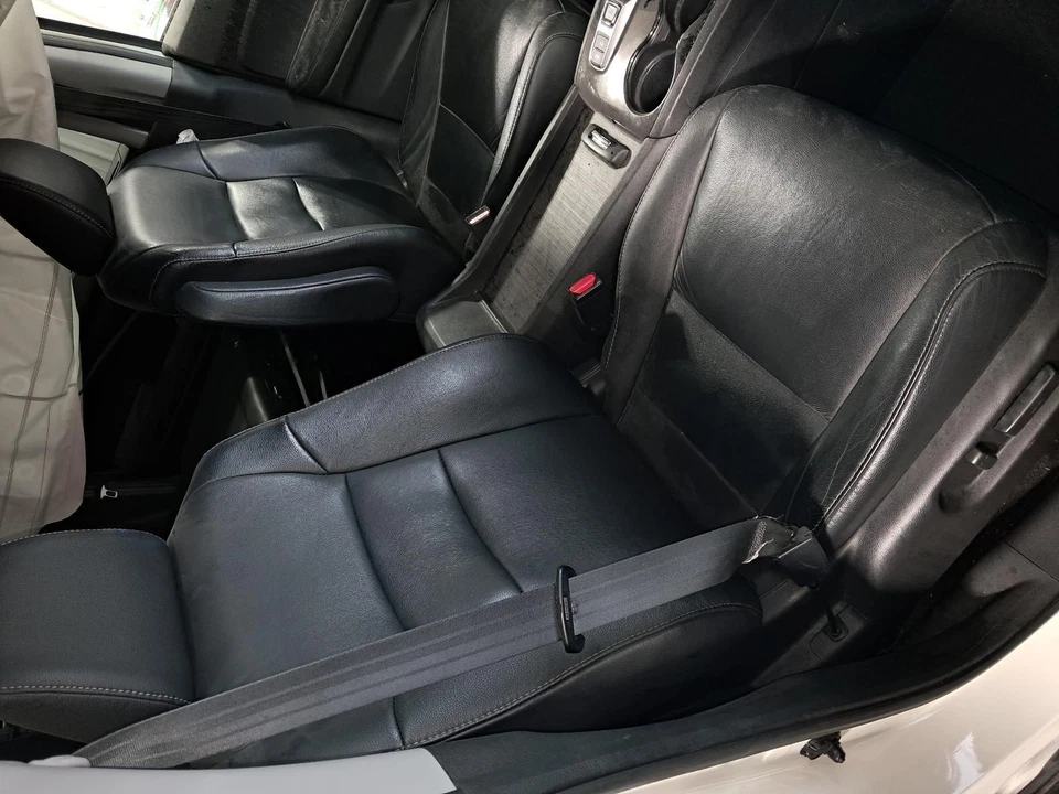 Guantera usada se adapta a: Honda Pilot Grade A 2017 Foto 4 de 4