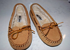 Minnetonka Womens Cally Shearling Lined Moccasin Slippers Brown Suede: Size 6M
