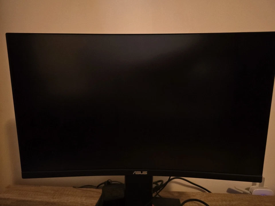 Asus Tuf Gaming Vg24v Curved 144hz Fullhd 1ms defekt