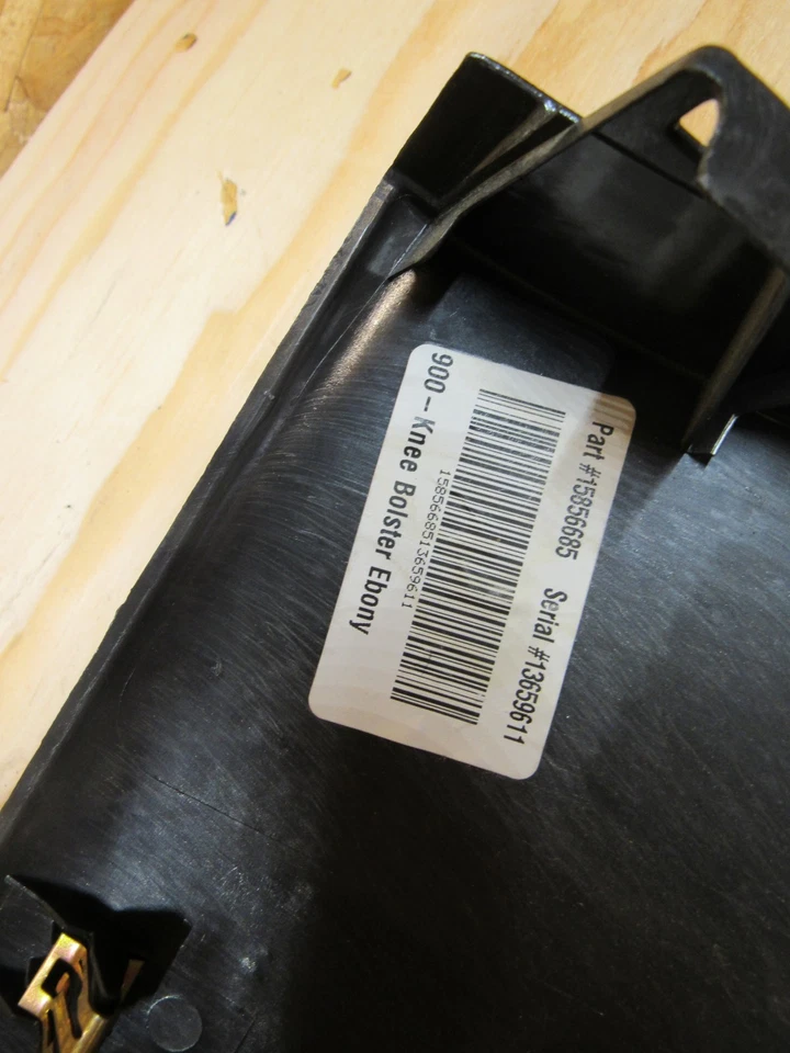 GMC Yukon Silverado Suburban Tahoe 2007-2014 columna de dirección panel inferior de la rodilla Foto 4 de 4