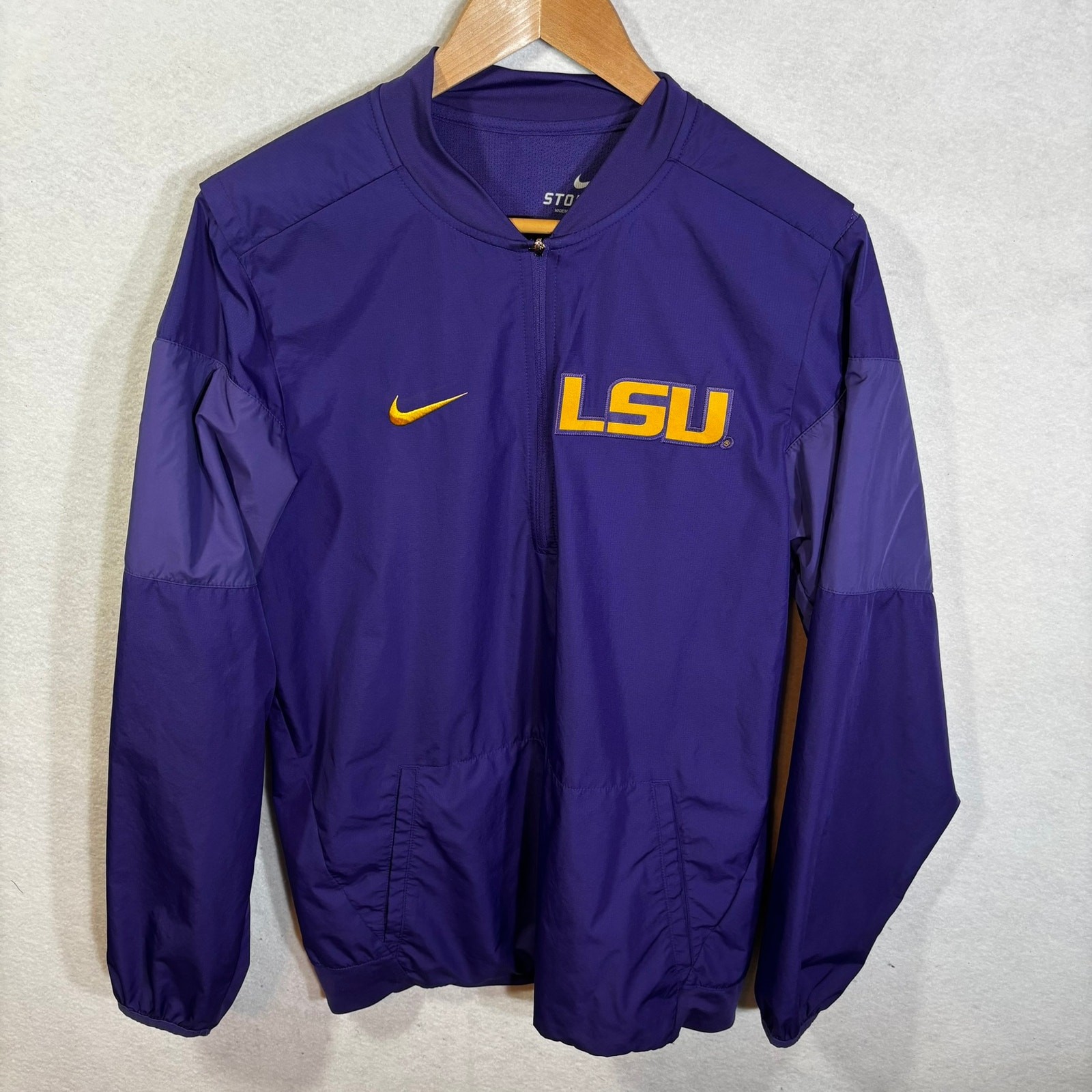 SACAI X NIKE Giacca a vento LSU Tigers Nike Storm Fit patch logo 1 4 zip taglia small viola
