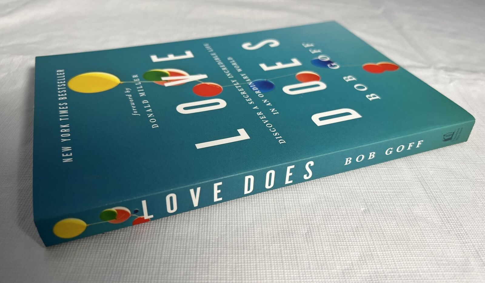 Love Does: Discover a Secretly Incredible Life in an Ordinary