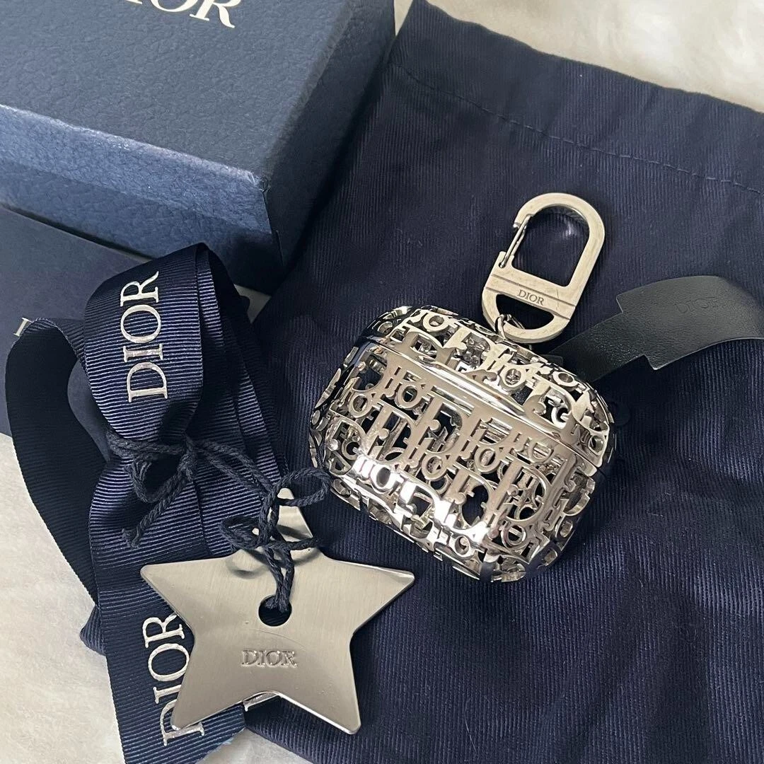 Étui Dior AirPods Pro Argent Oblique avec sacoche de rangement et boite du Japon