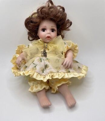 Marie Osmond tiny tots Doll Yellow Rose of Texas rose Bud Dress