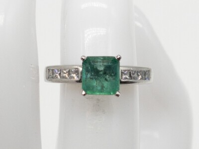 $6000 Shane Co Colombian Emerald VS G Diamond