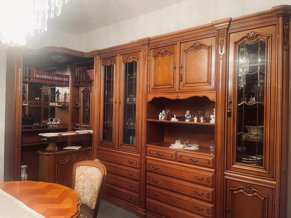 Angolo Bar Più Tavolo Rotondo e 4 sedie - Immagine 3 di 3