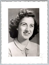 Vtg B&W Snapshot Smiling Young Woman Dark Wavy Hair Peter Pan Collar Bow 1949