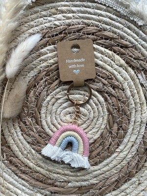 Handmade Schlüsselanhänger Regenbogen Makramee neu lila pink rot 