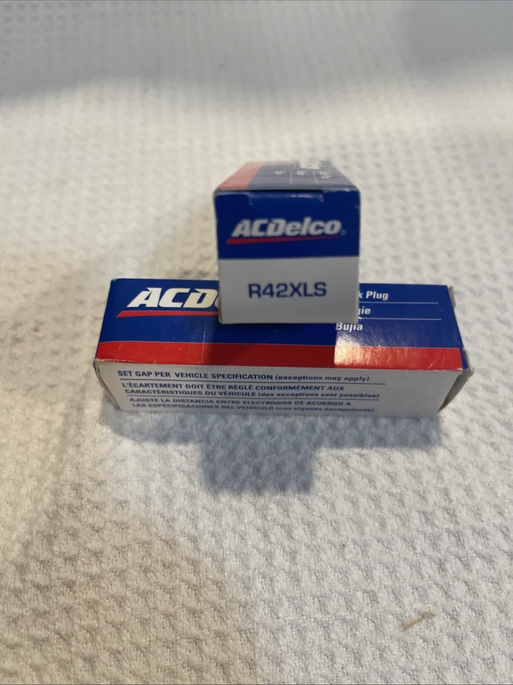 JUEGO DE 2 BUJÍAS AC Delco R42XLS, totalmente nuevas Foto 3 de 4