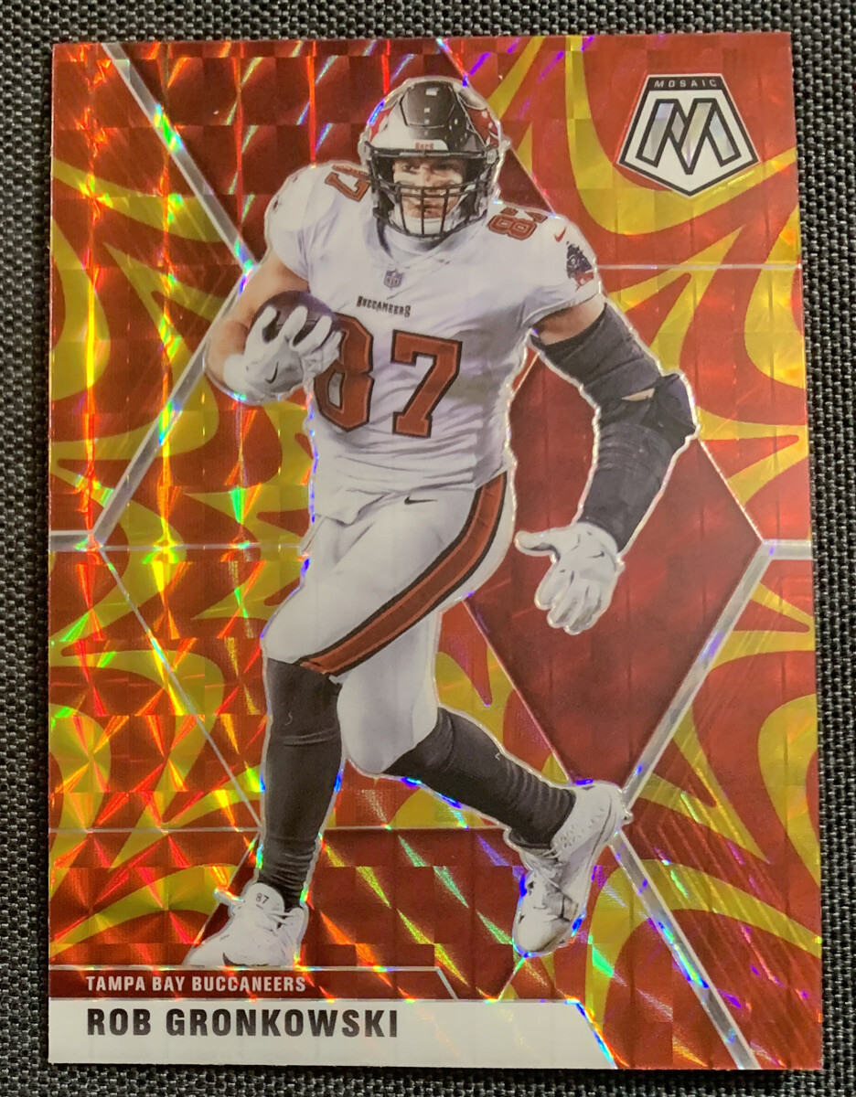Rob Gronkowski 2020 Panini Mosaic RED YELLOW REACTIVE PRIZM #136