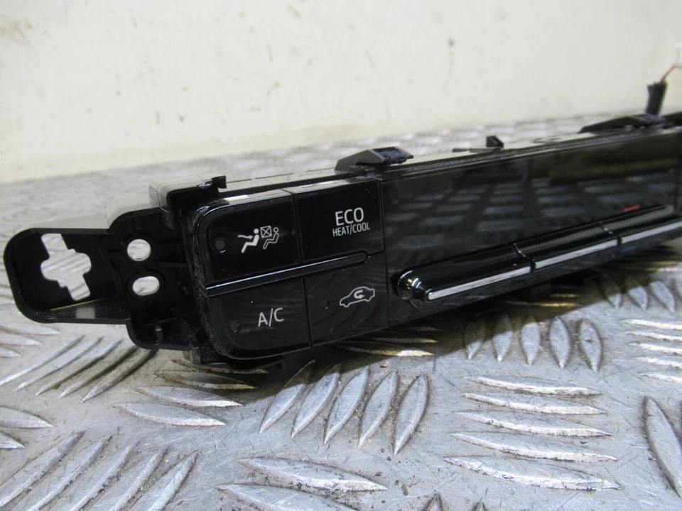 2020 TOYOTA PRIUS E-FOUR 1.8 HYBRID CVT MK4 A/C HEATER CLIMATE CONTROLS REF14173 - Image 2 of 4