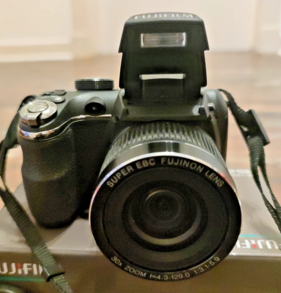 Fujifilm FinePix S Series S4500 14.0MP Digitalkamera - Schwarz, Foto 2 von 5