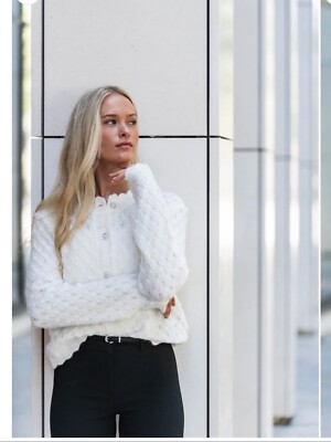 AWARE strukturierte Strickjacke mit Wellenmuster - weiß