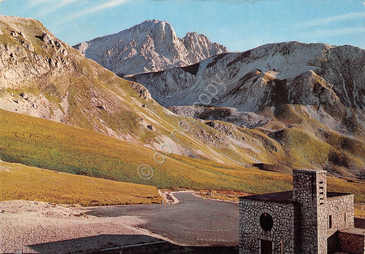 Cartolina L'Aquila Chiesa Madonna della Neve e Corno Grande (L'Aquila)