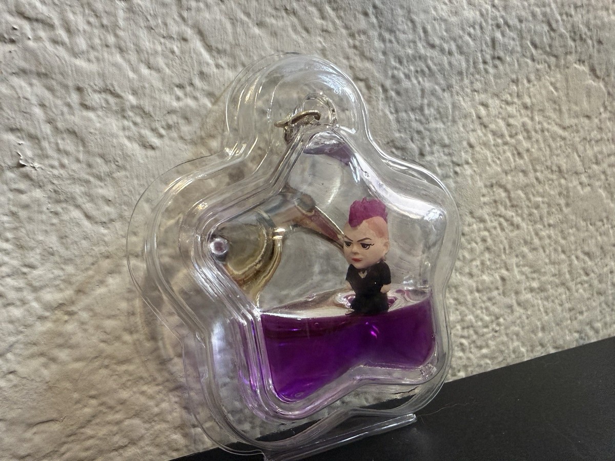TSUNAMEEZ DUNGEON CRAWLER CARL DCC COLLECTIBLE KEYCHAIN KATIA